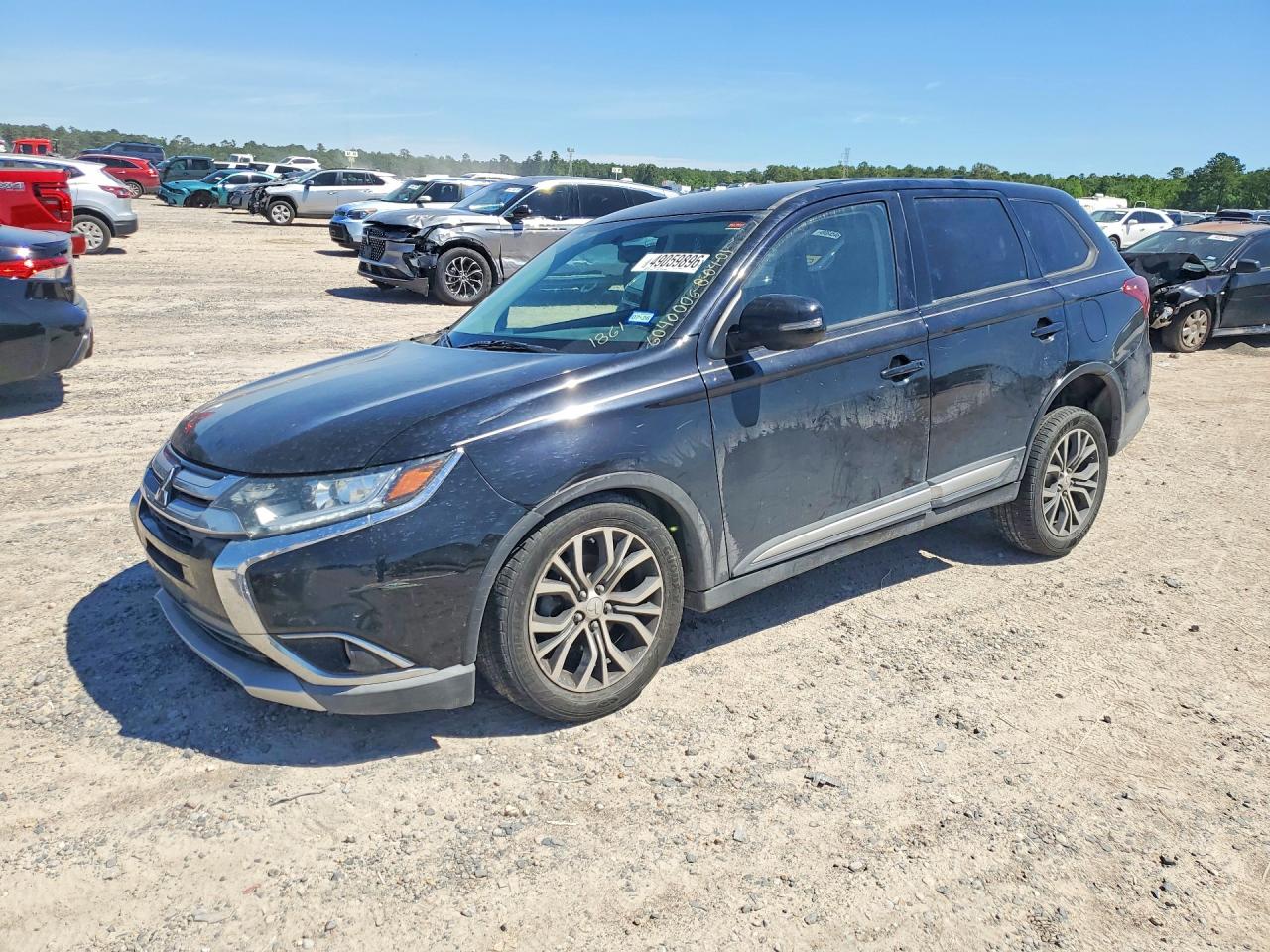 Salvage Mitsubishi Outlander Image