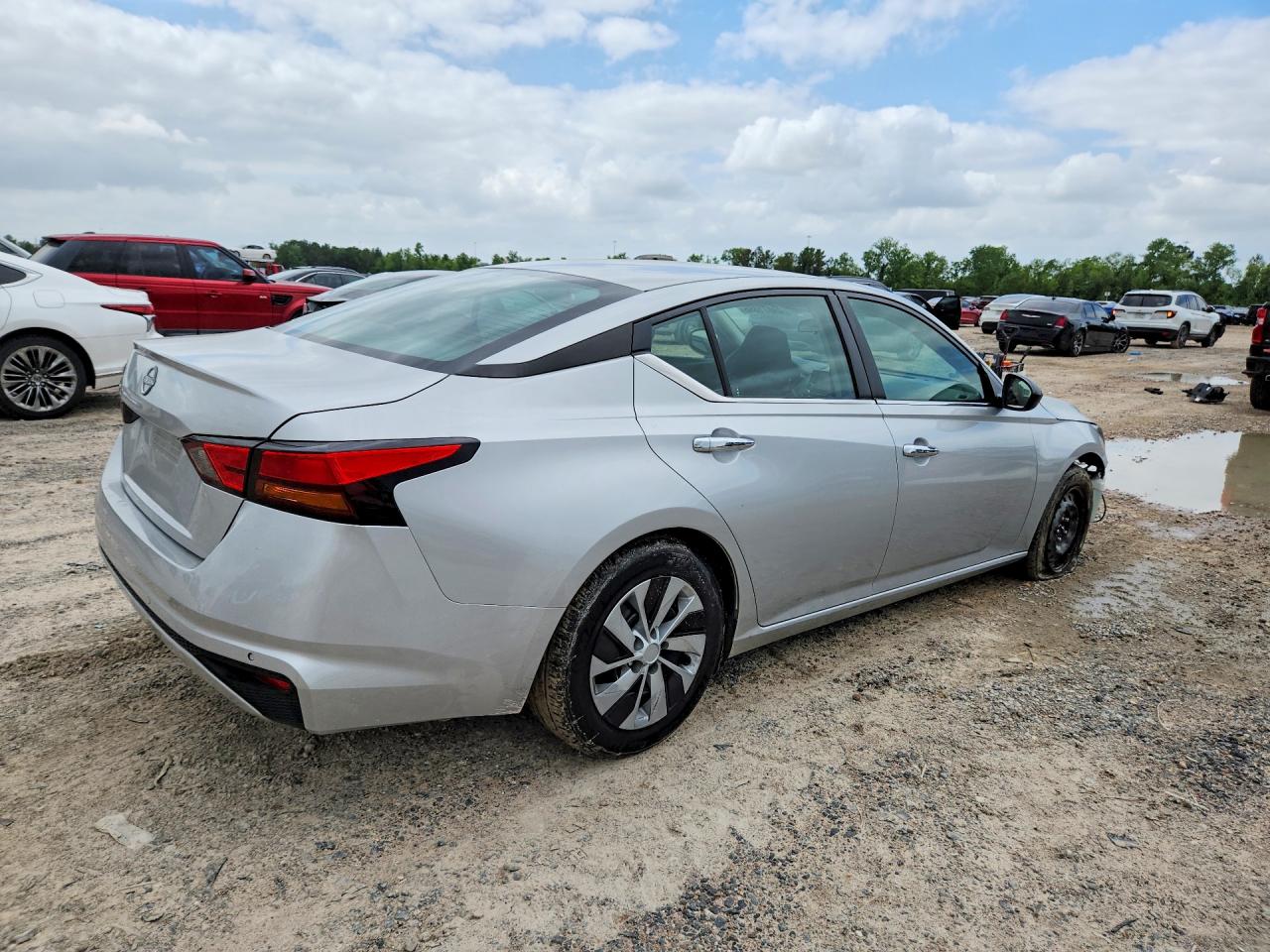 Nissan Altima S