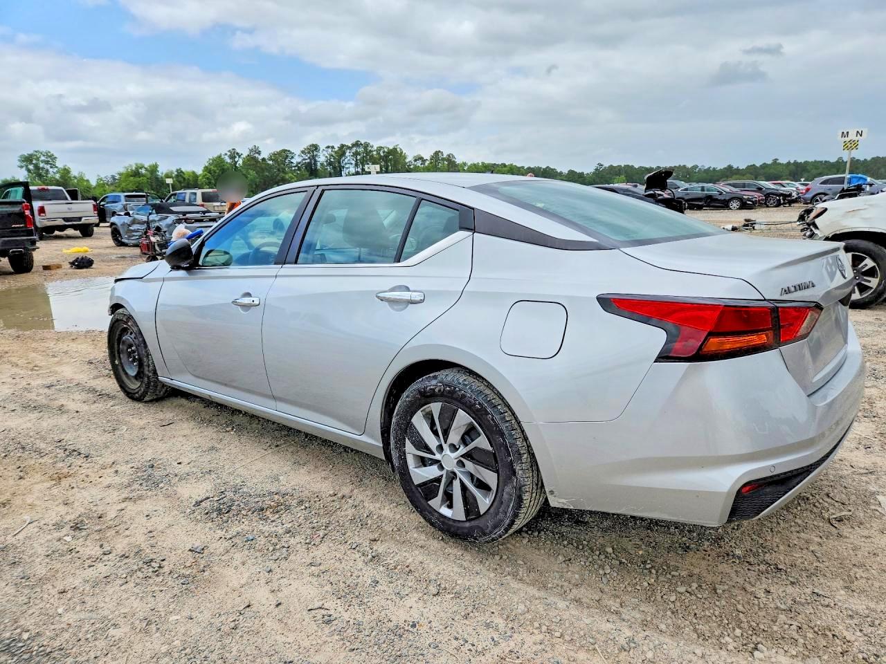 Nissan Altima S
