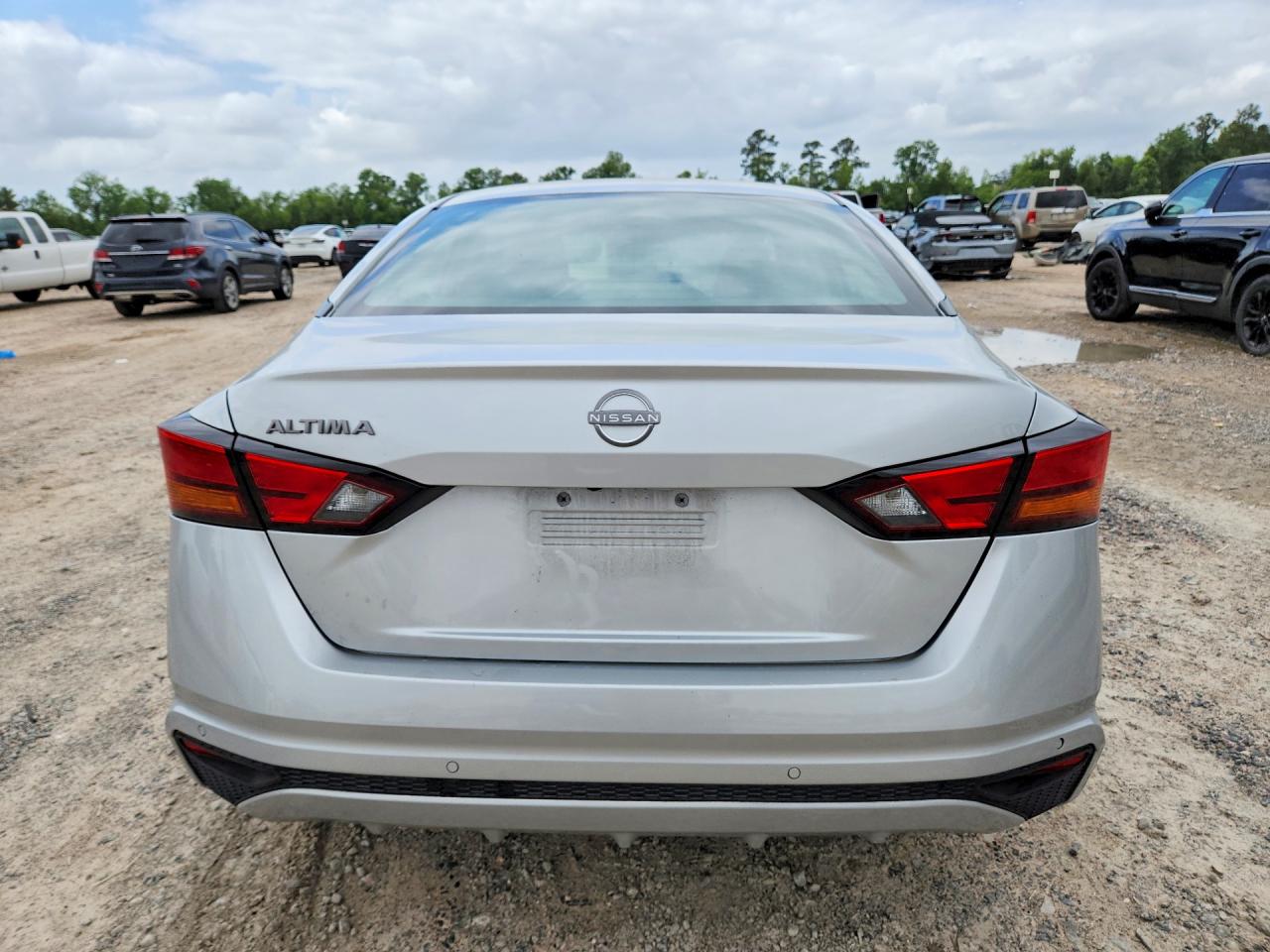 Nissan Altima S