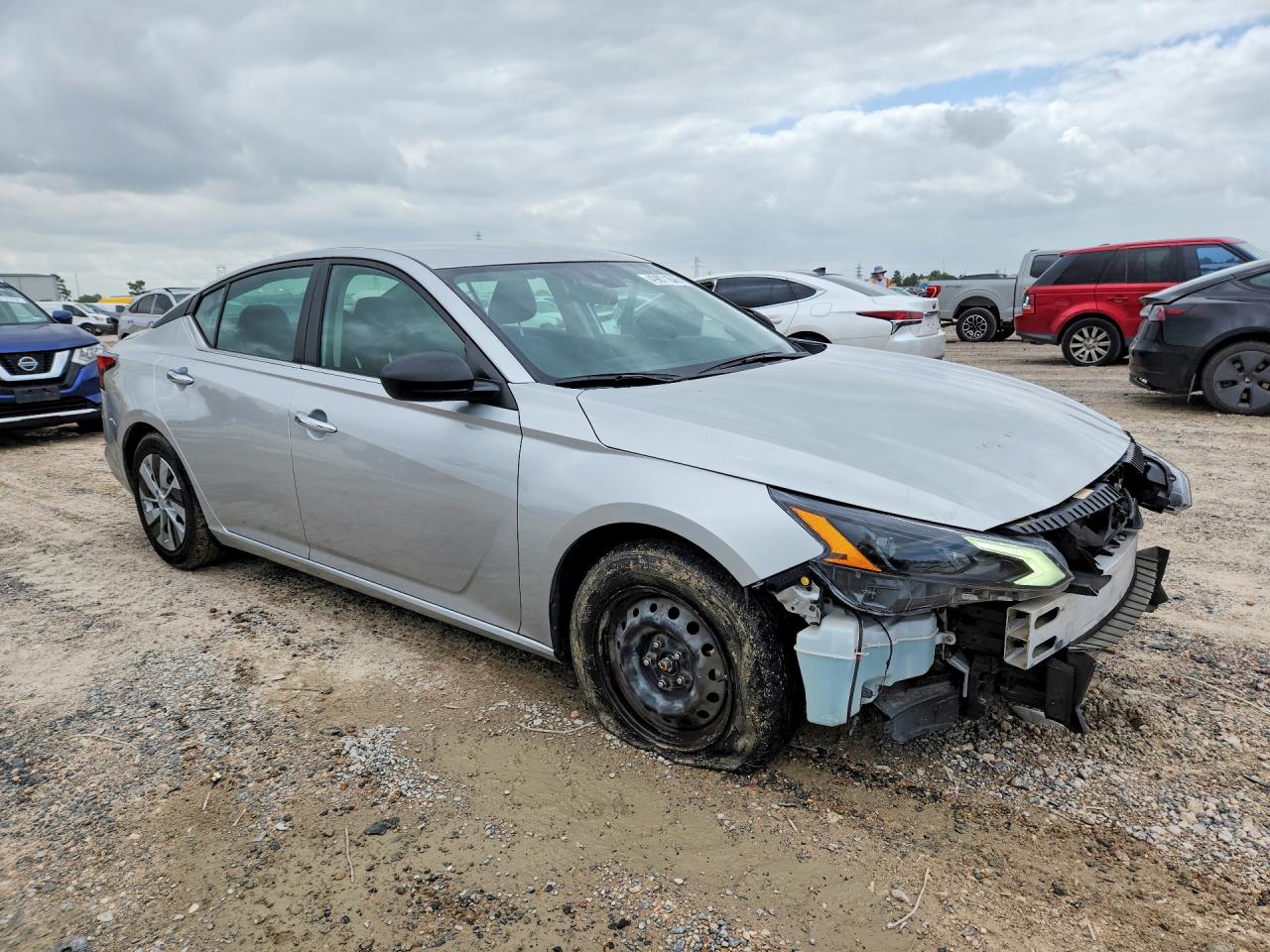 Nissan Altima S