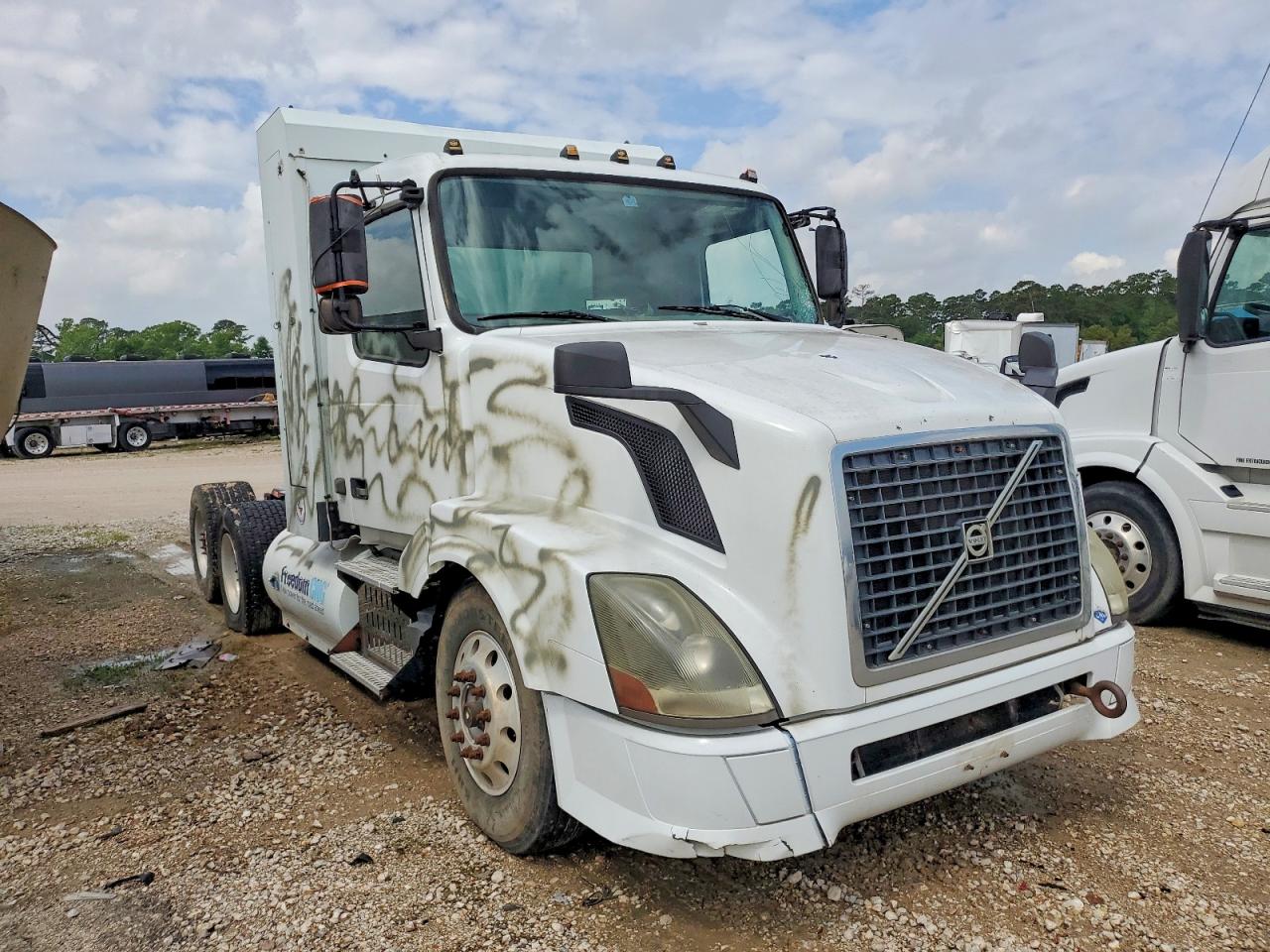 Salvage Volvo Vn Image
