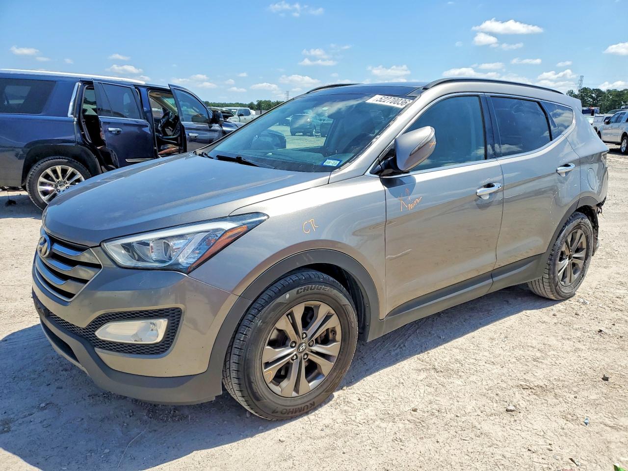 Salvage Hyundai SANTA FE Image