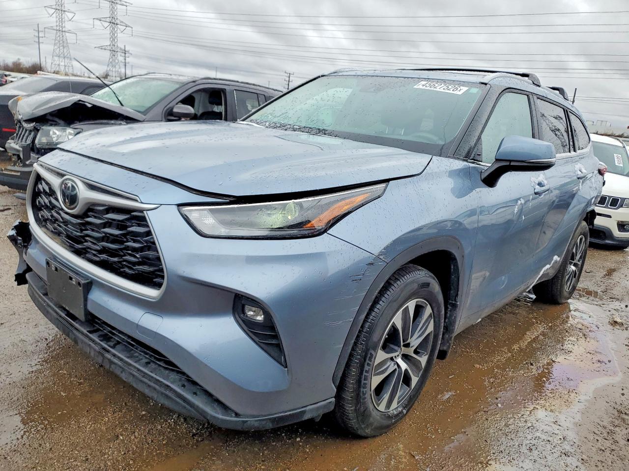 Salvage Toyota Highlander Image