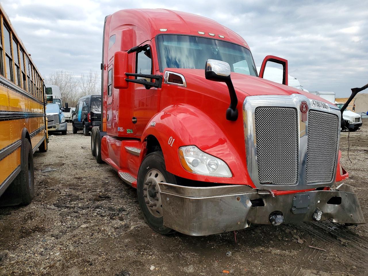 Salvage Kenworth Construction Image