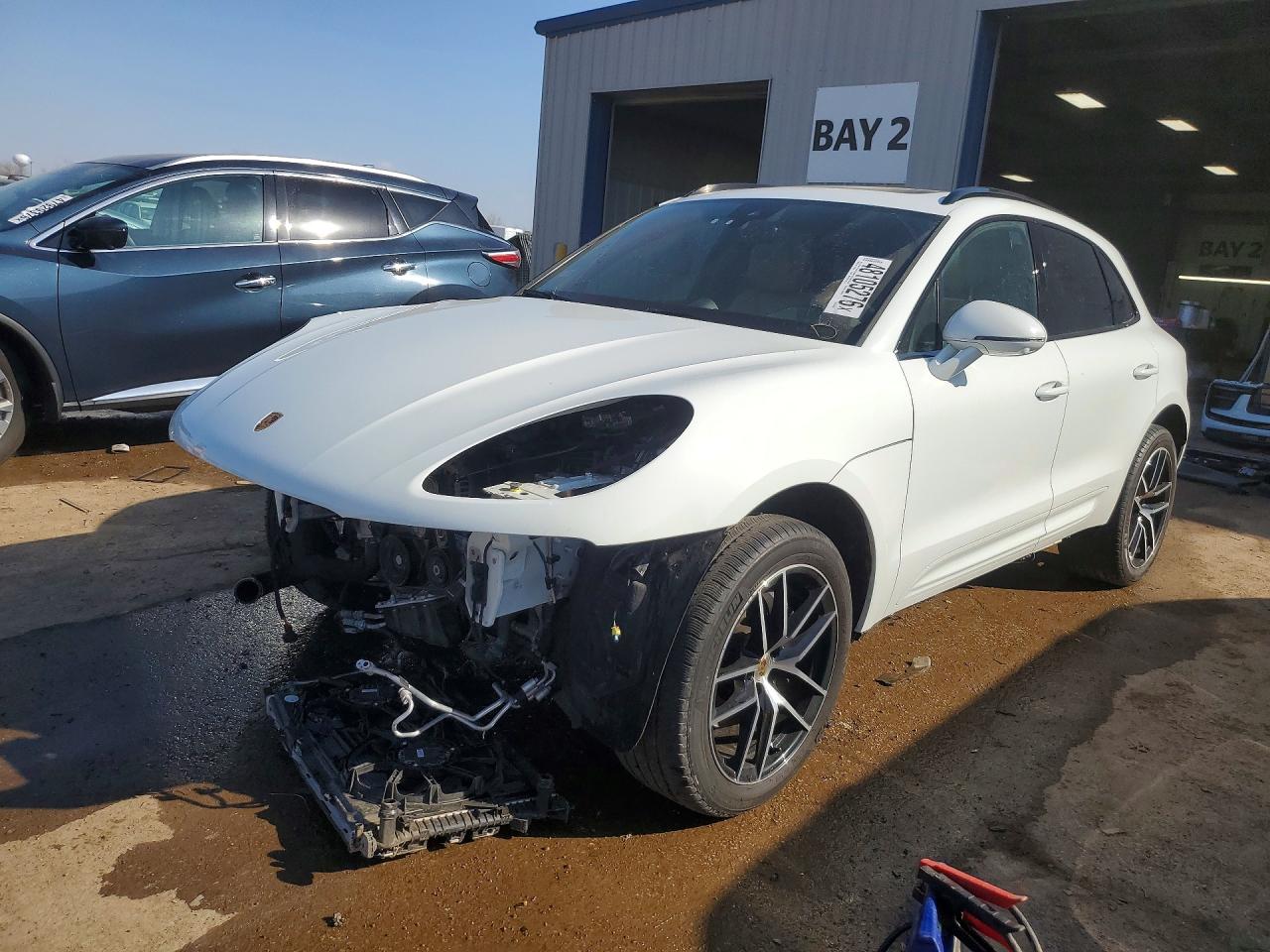 Salvage Porsche Macan Image