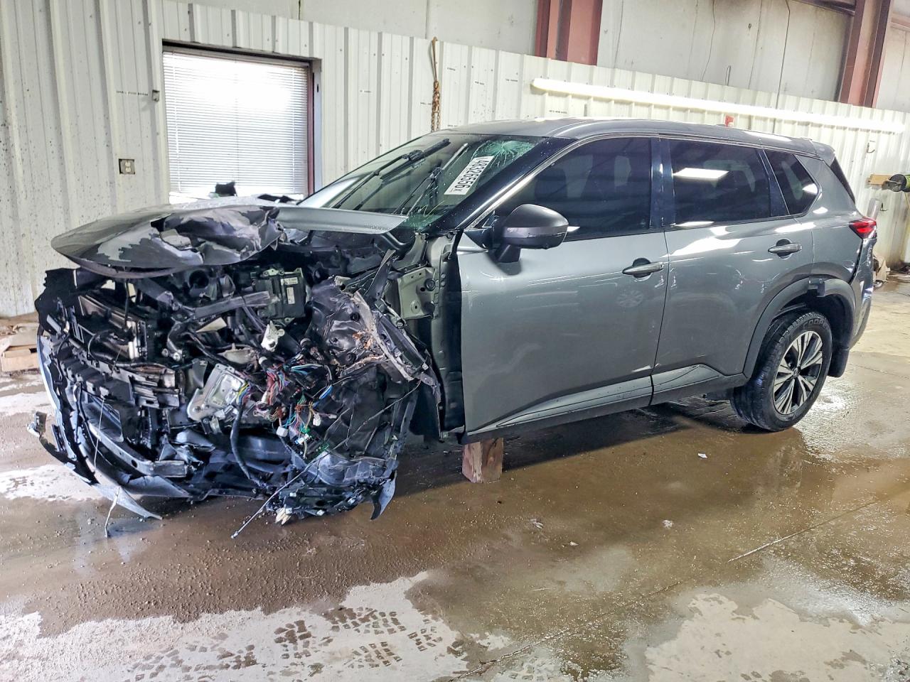 Salvage Nissan Rogue Image