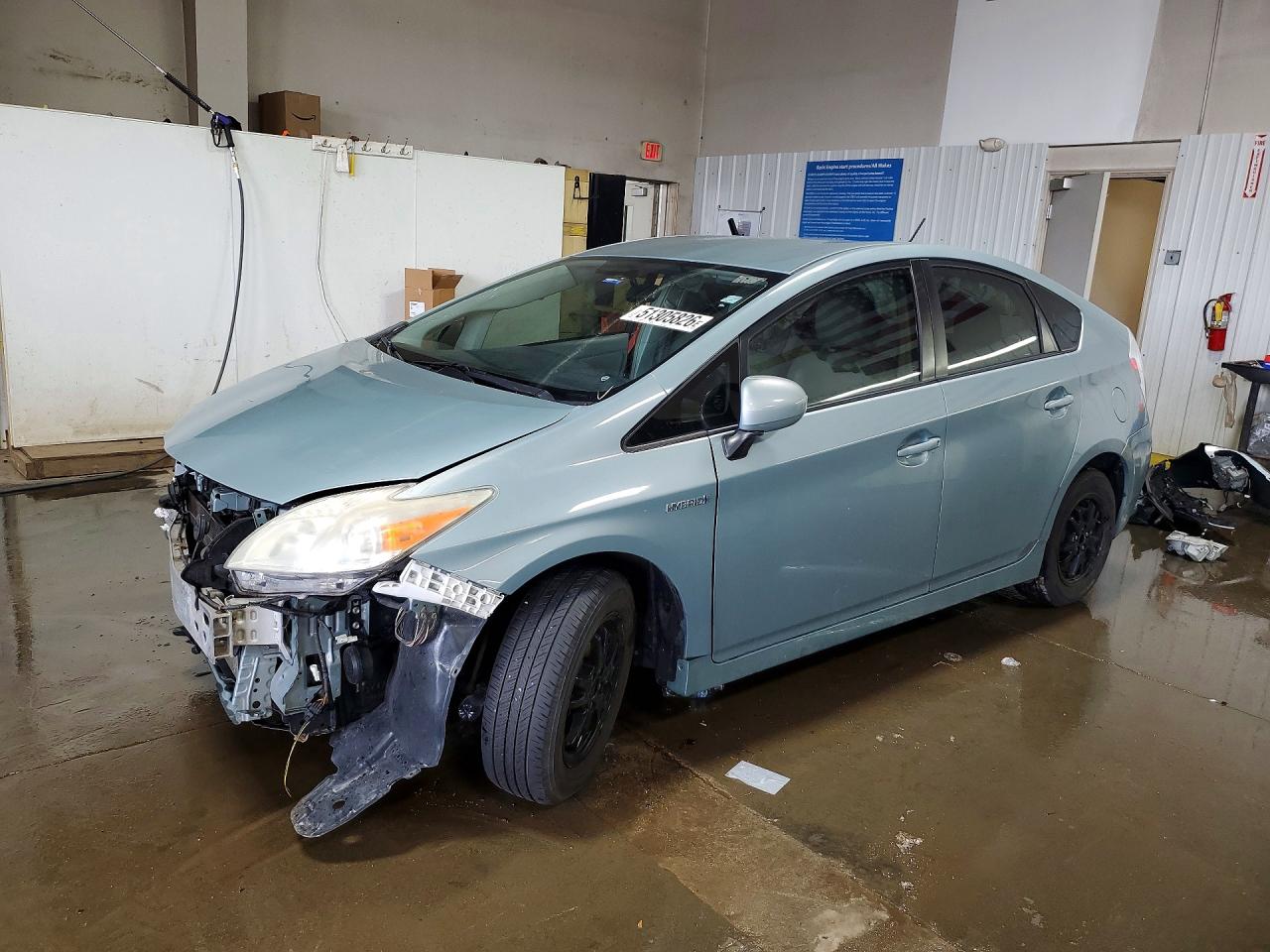 Salvage Toyota Prius Image