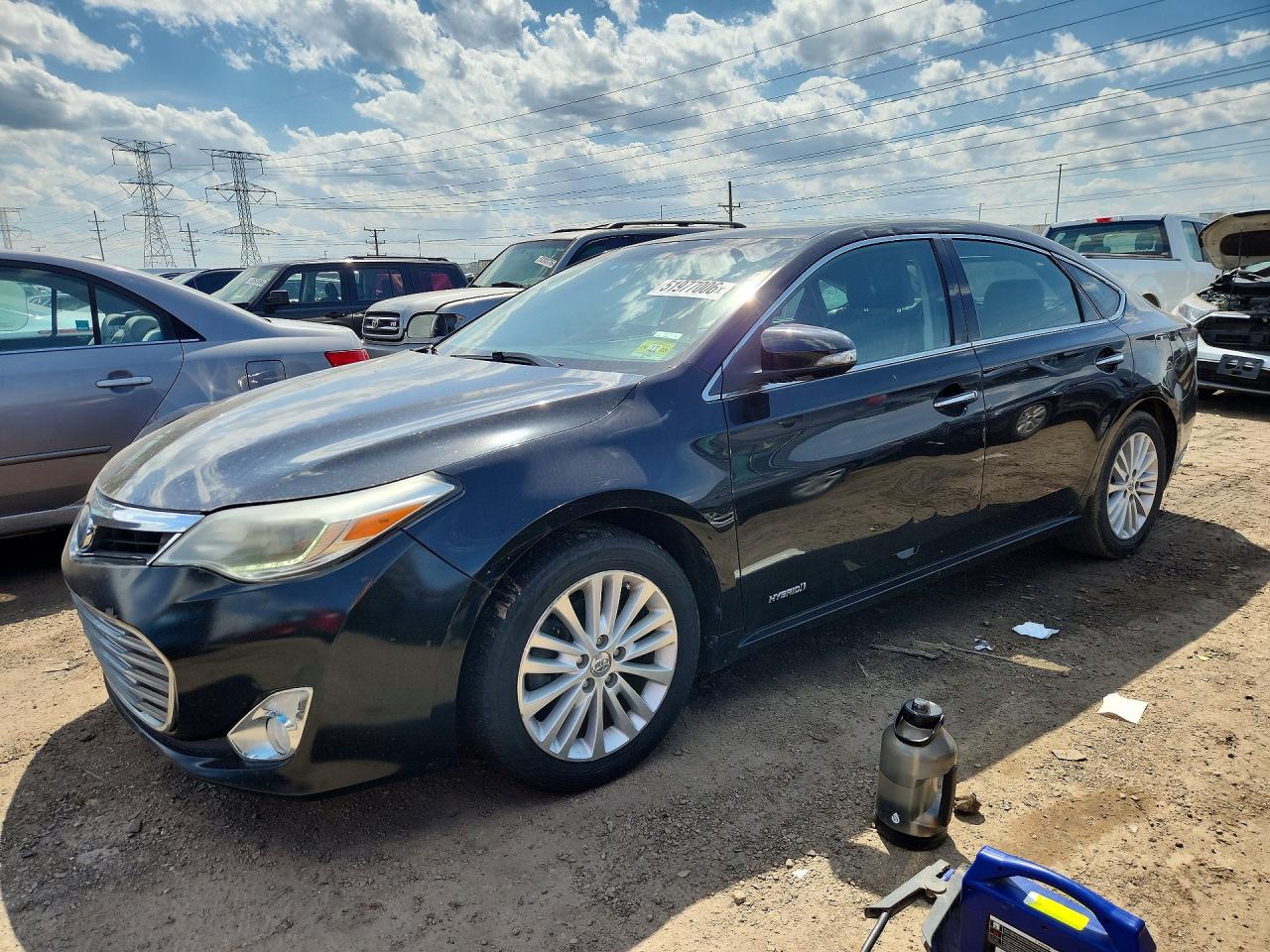Salvage Toyota Avalon Image
