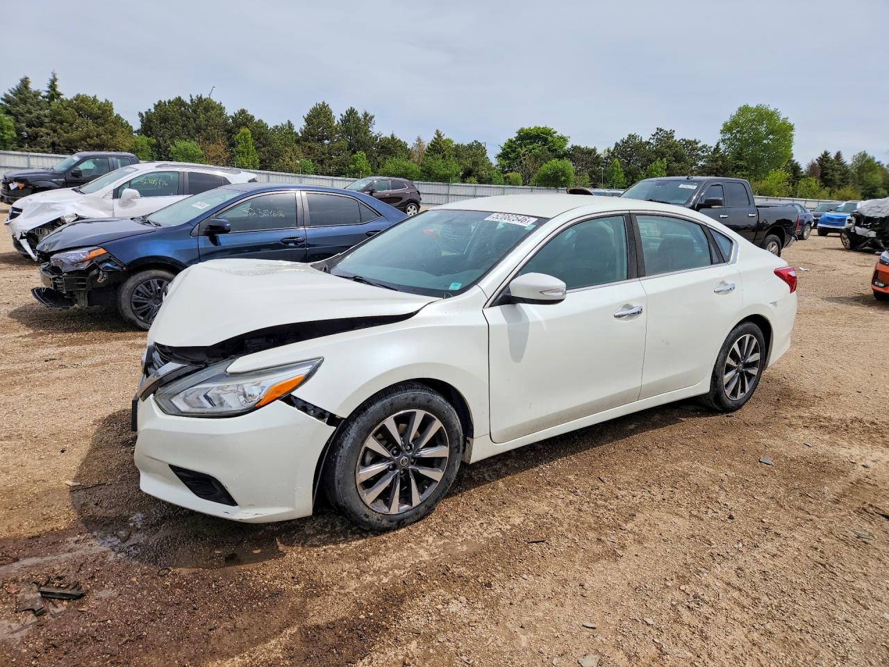 Salvage Nissan Altima Image
