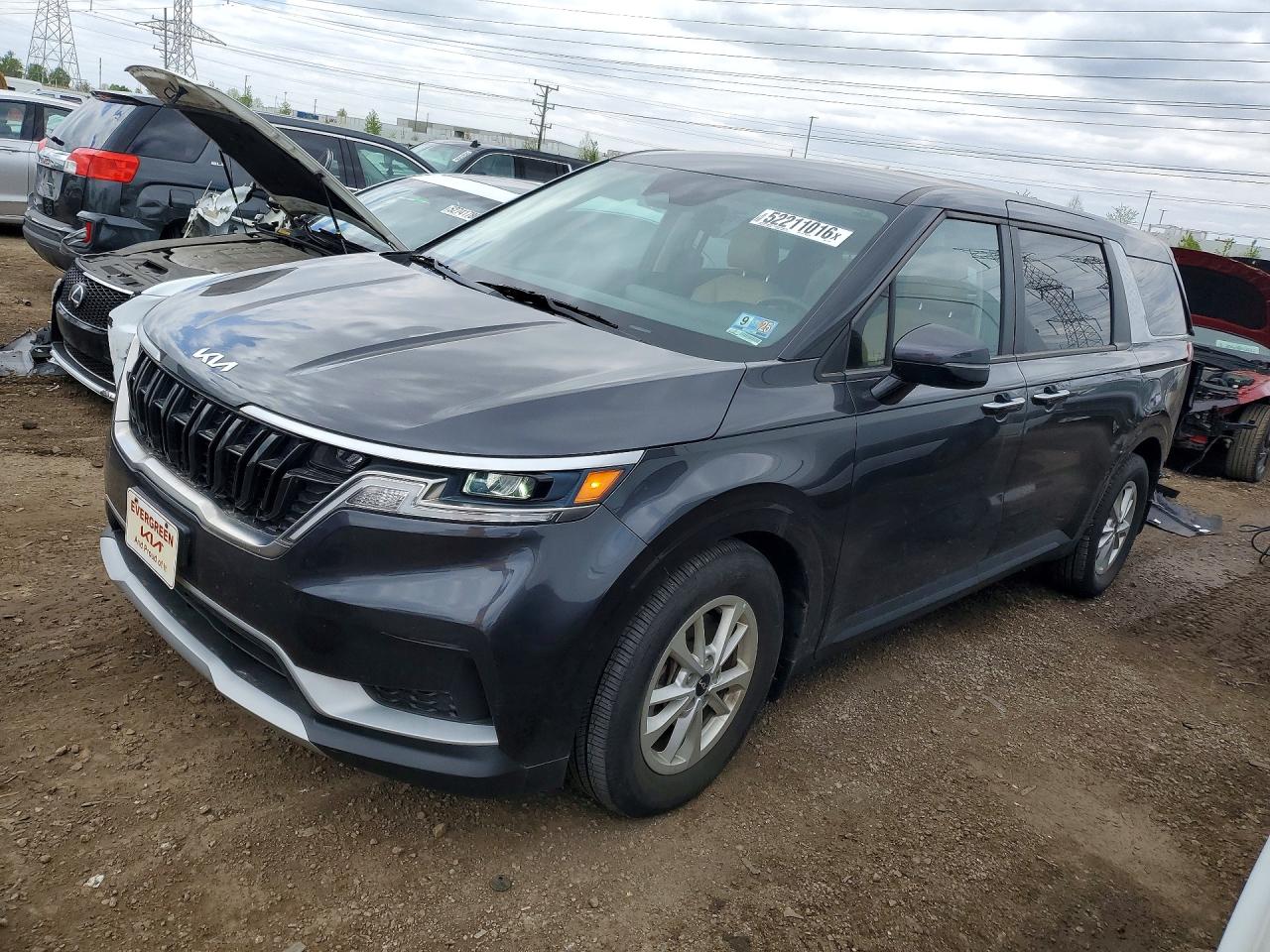 Salvage Kia Carnival Image
