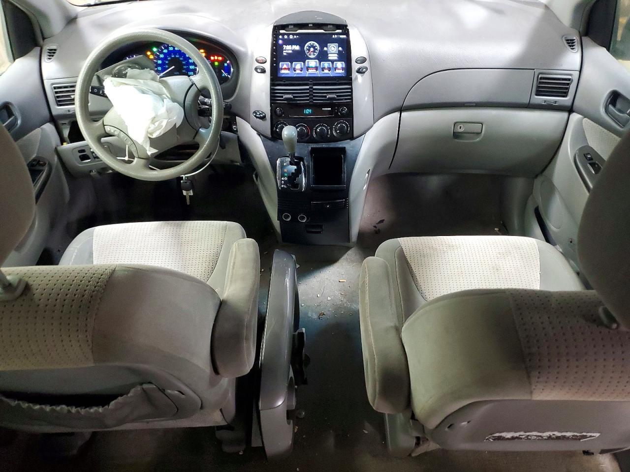 Toyota Sienna Le 7-passenger