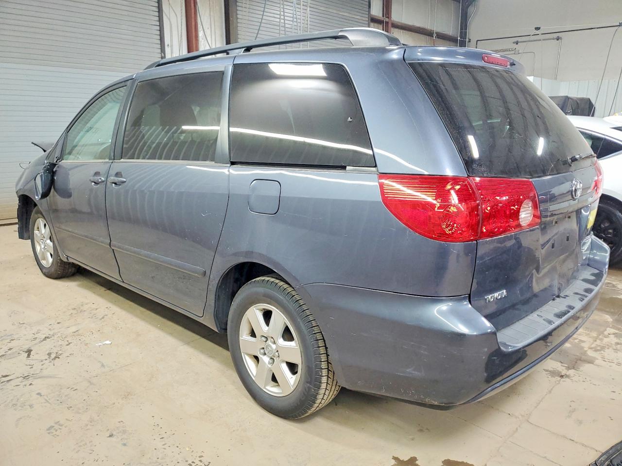 Toyota Sienna Le 7-passenger