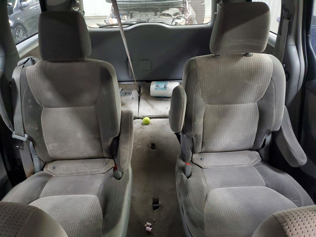 Toyota Sienna Le 7-passenger