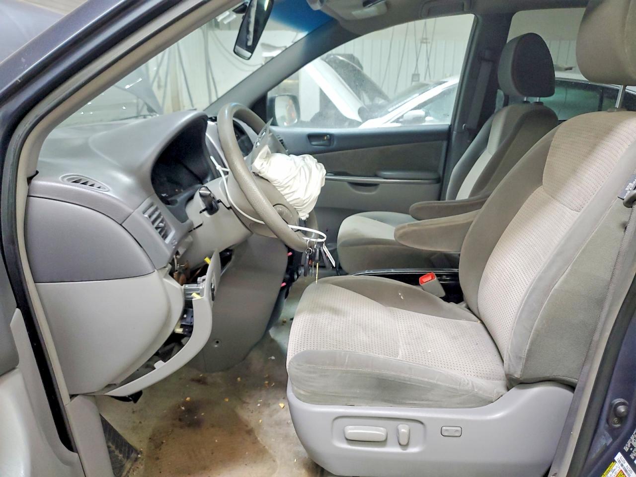 Toyota Sienna Le 7-passenger