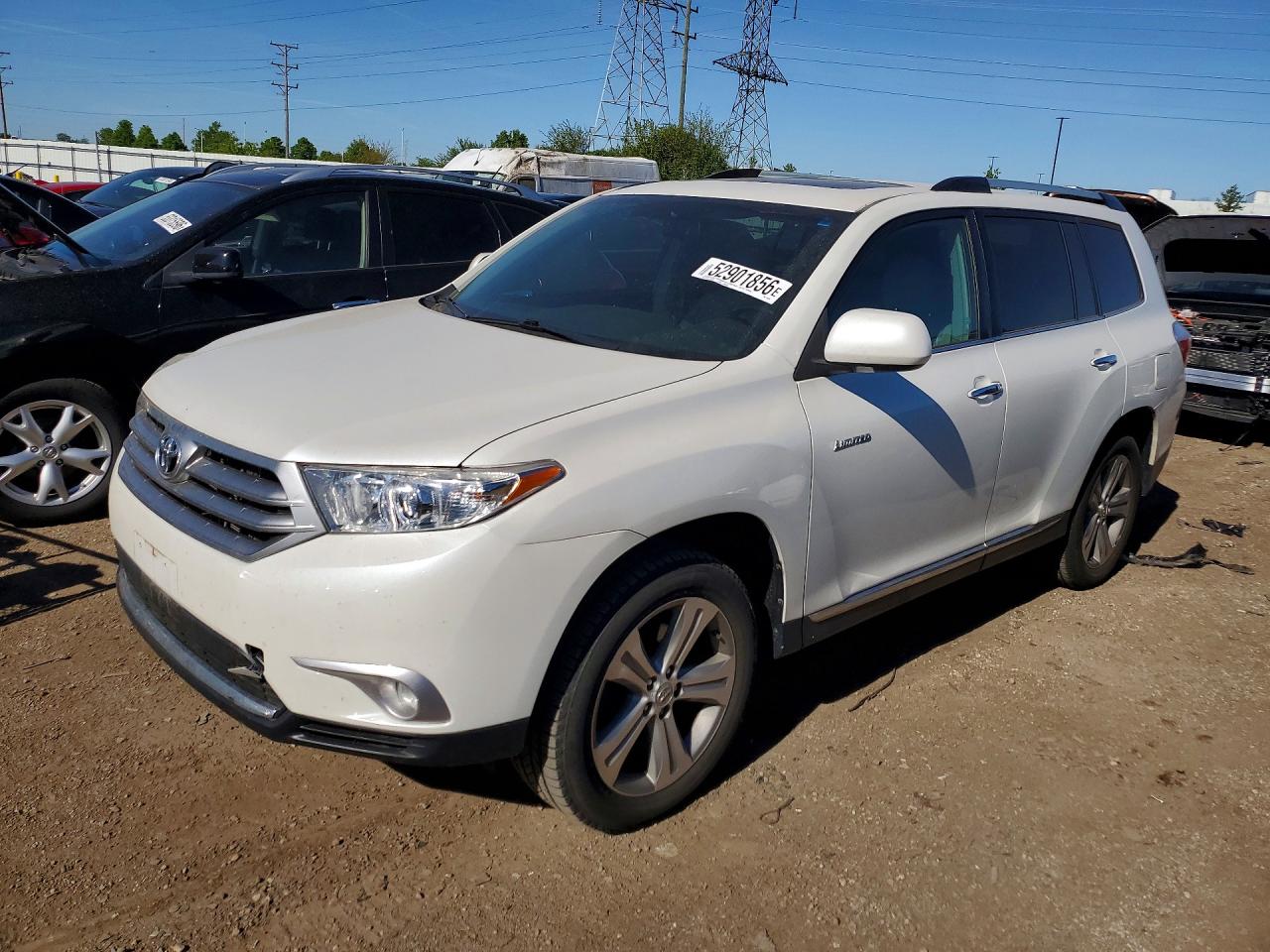 Salvage Toyota Highlander Image