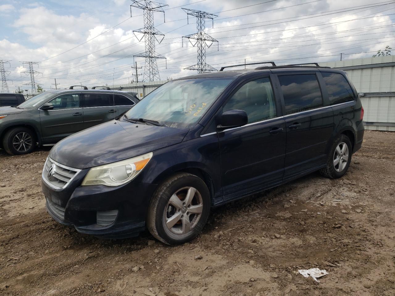 Salvage Volkswagen Routan Image