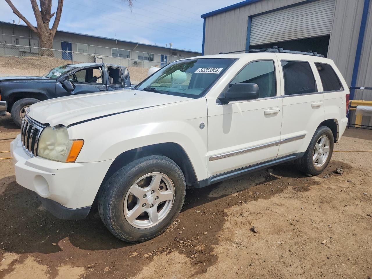 Salvage Jeep Cherokee Image