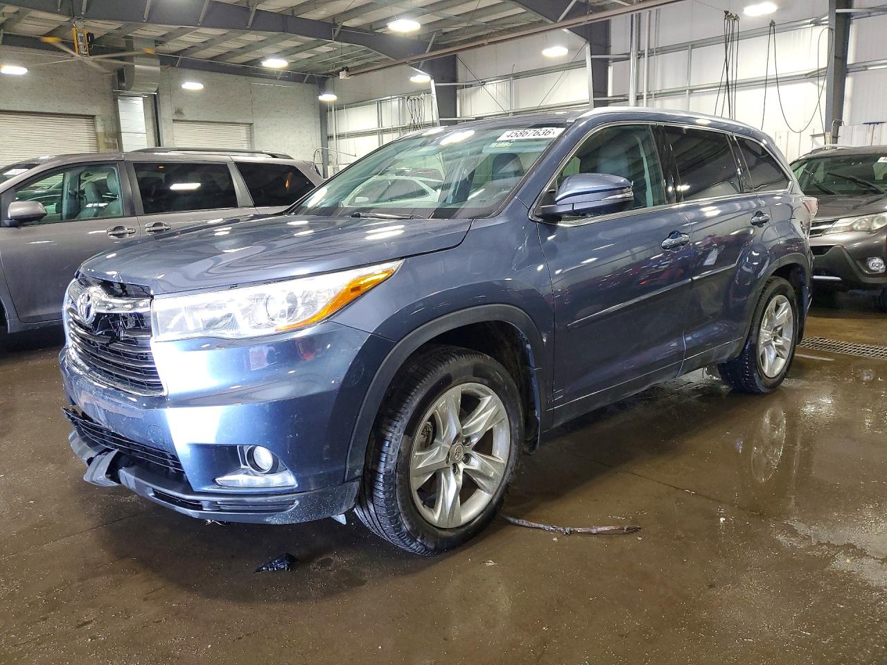 Salvage Toyota Highlander Image