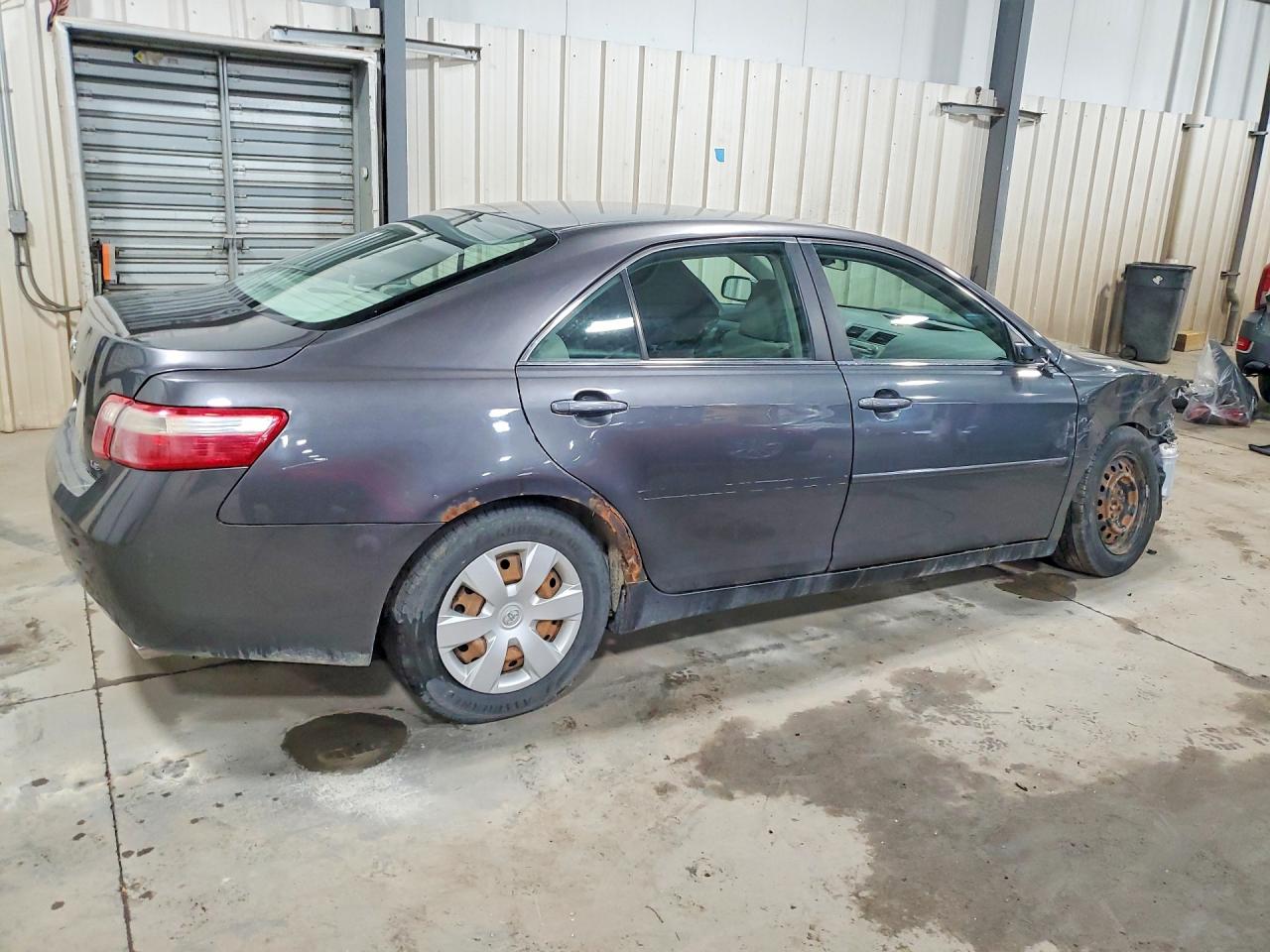 Toyota Camry Le V6