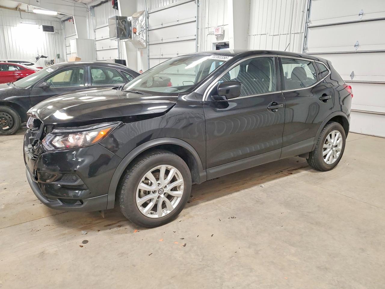 Salvage Nissan Rogue Image