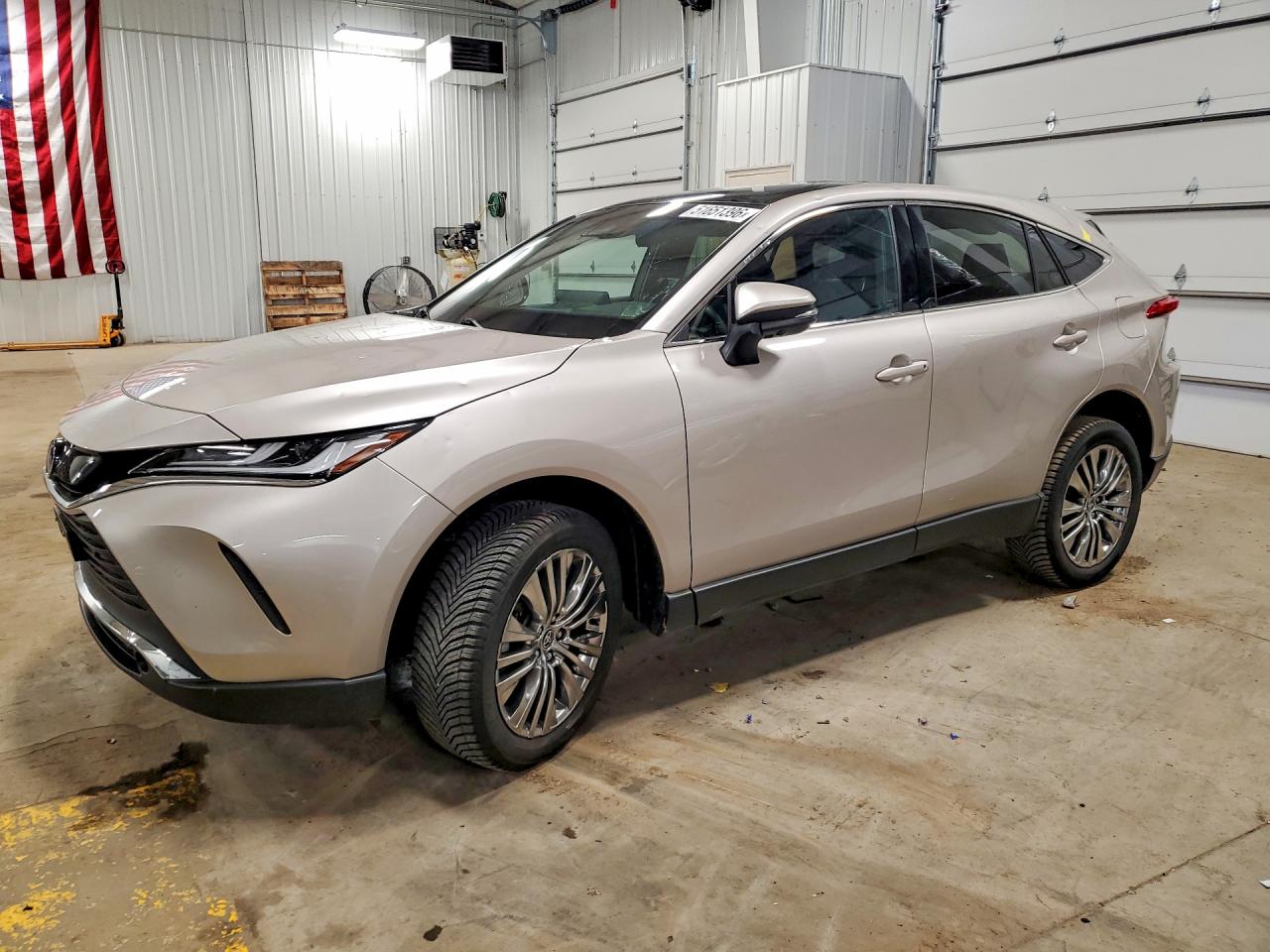 Salvage Toyota Venza Image
