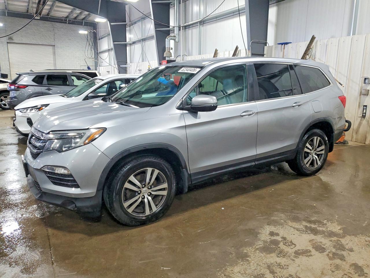 Salvage Honda Pilot Image