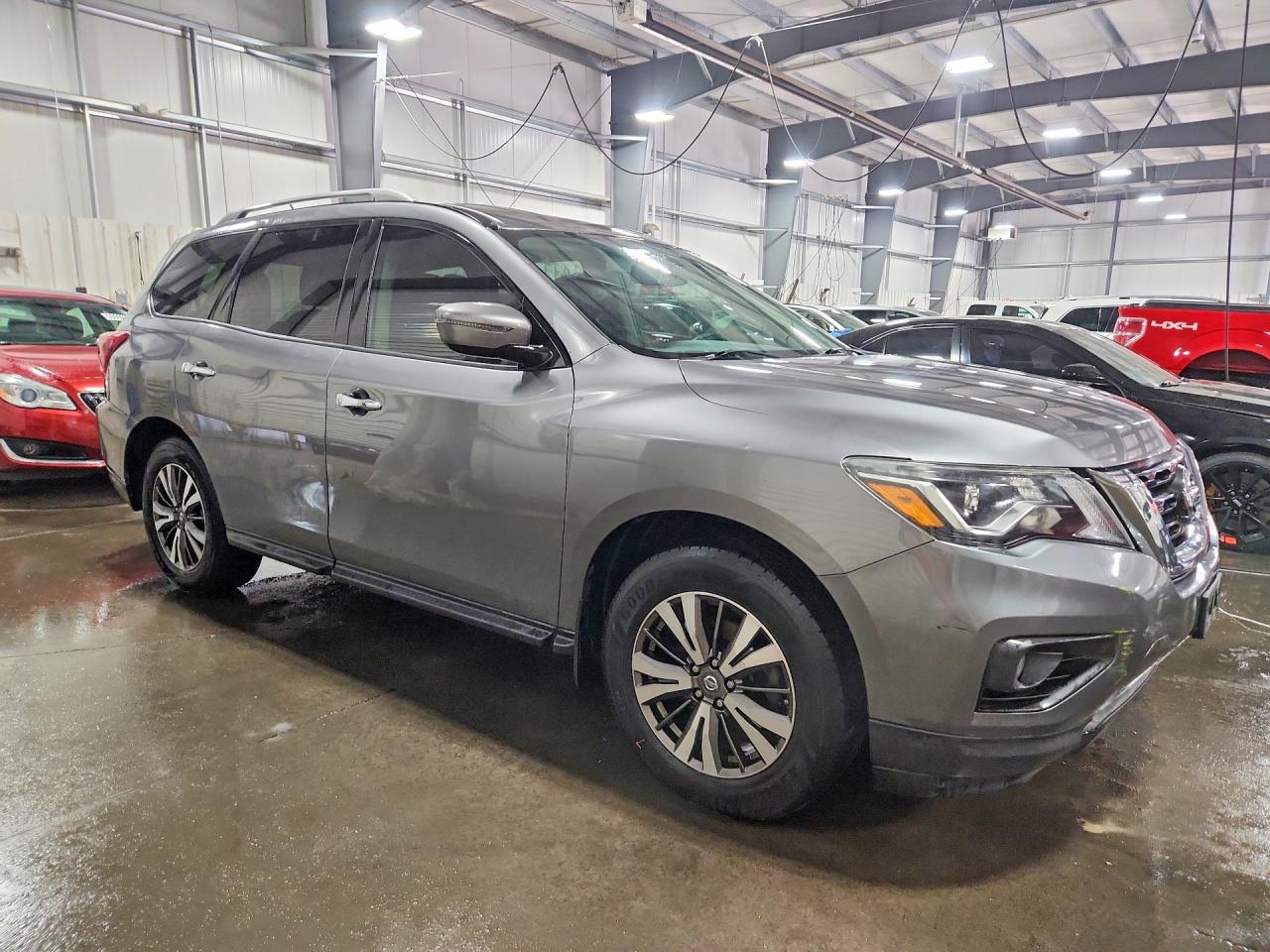 Nissan Pathfinder Sv