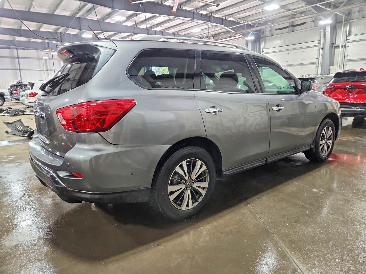 Nissan Pathfinder Sv