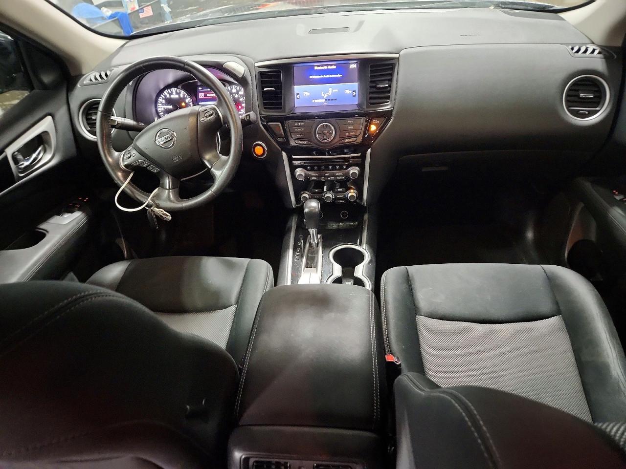 Nissan Pathfinder Sv