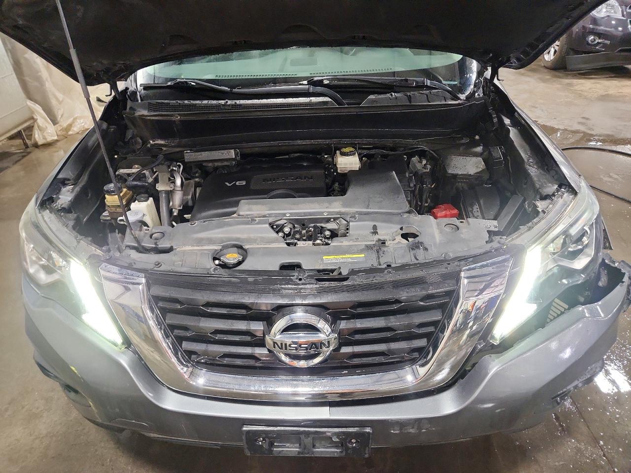 Nissan Pathfinder Sv