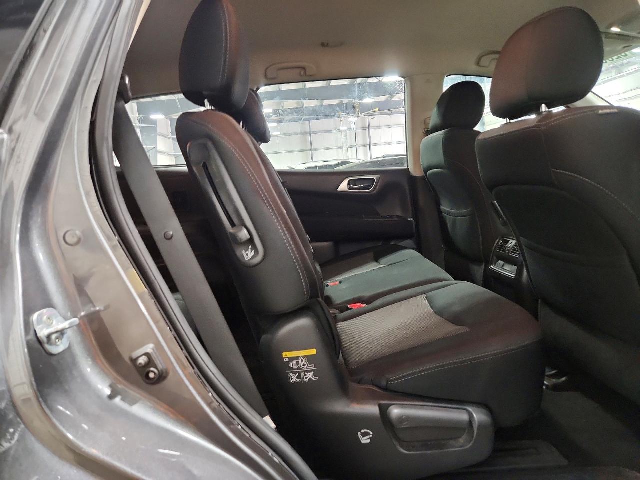 Nissan Pathfinder Sv