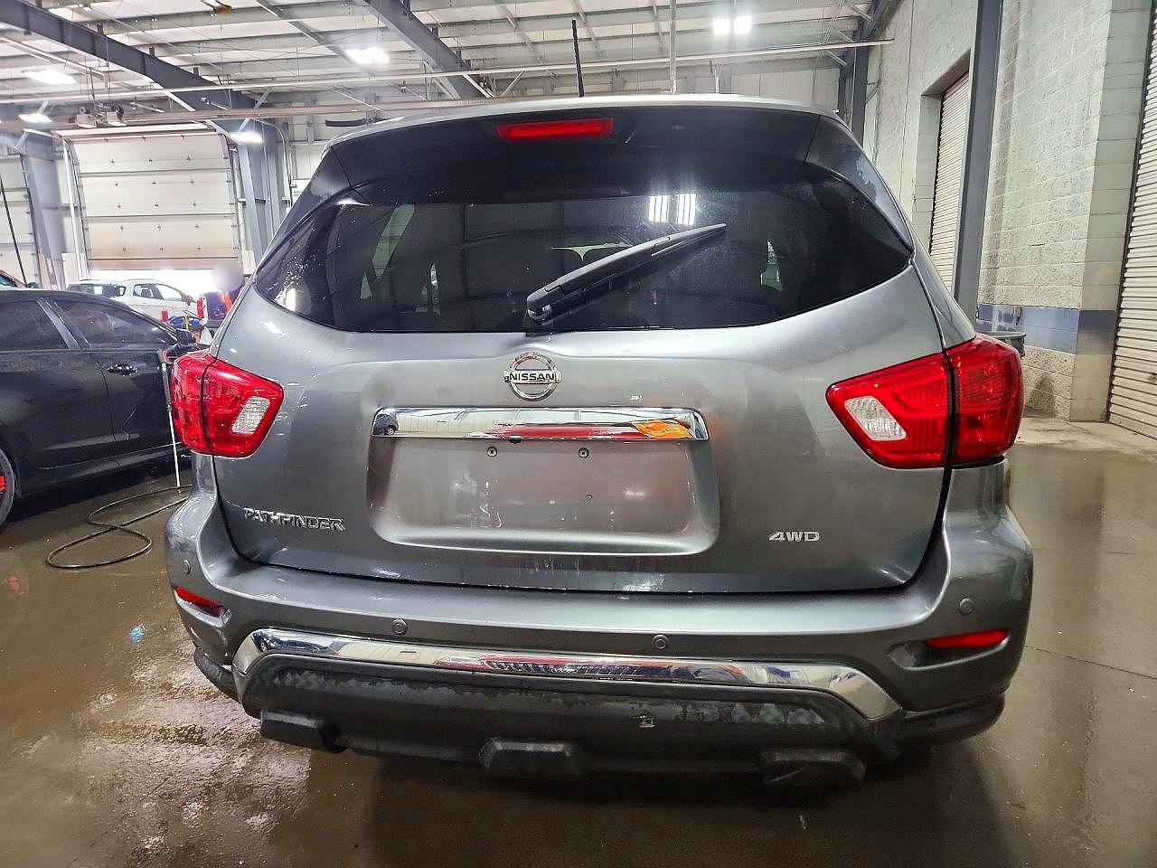 Nissan Pathfinder Sv