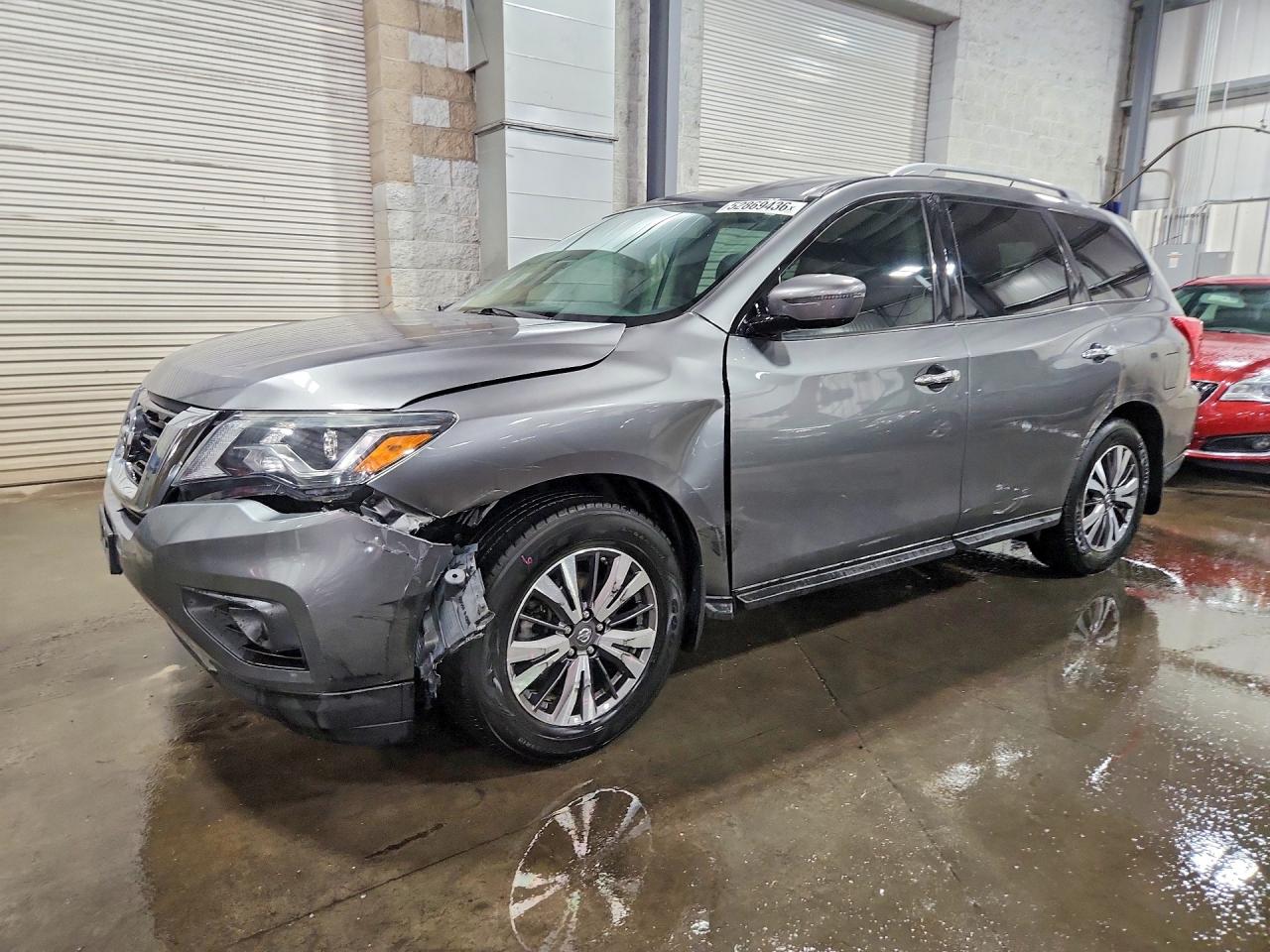Salvage Nissan Pathfinder Image