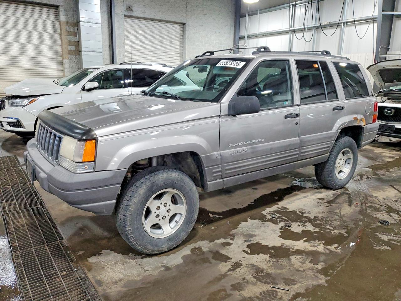 Salvage Jeep Cherokee Image