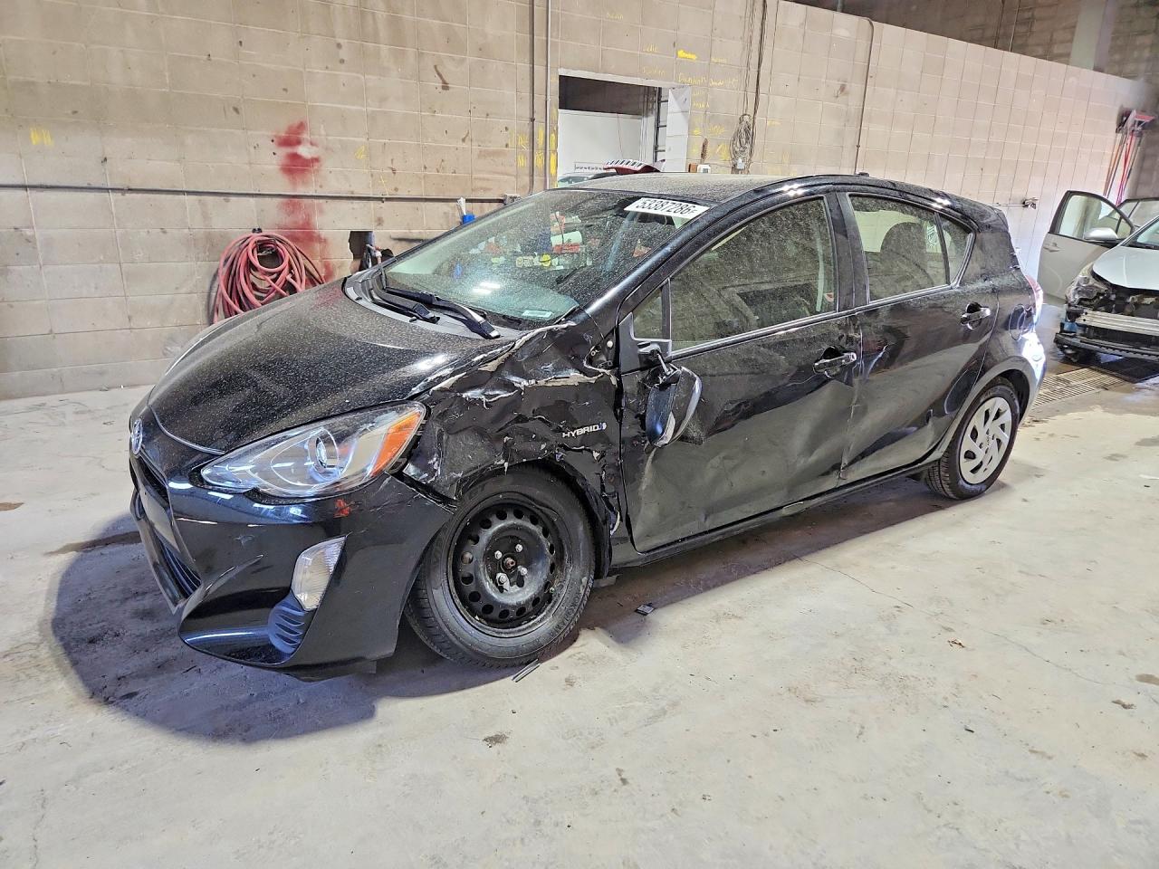 Salvage Toyota Prius Image