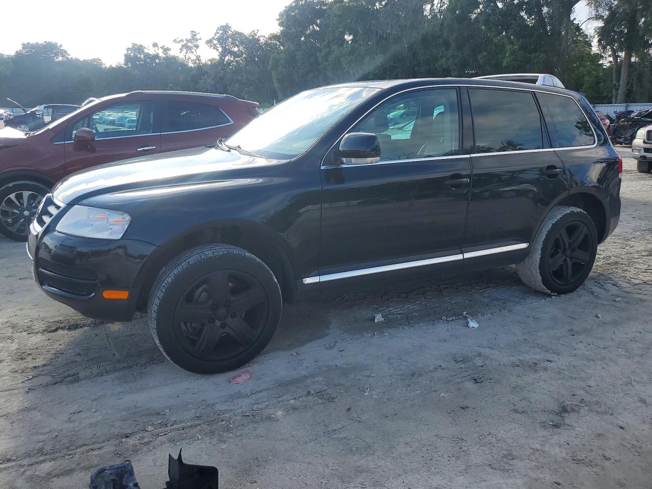Salvage Volkswagen Touareg Image