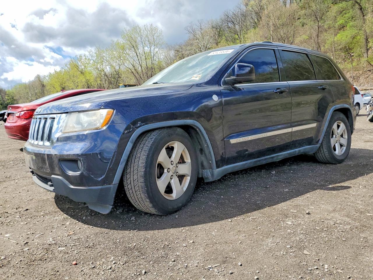 Salvage Jeep Cherokee Image