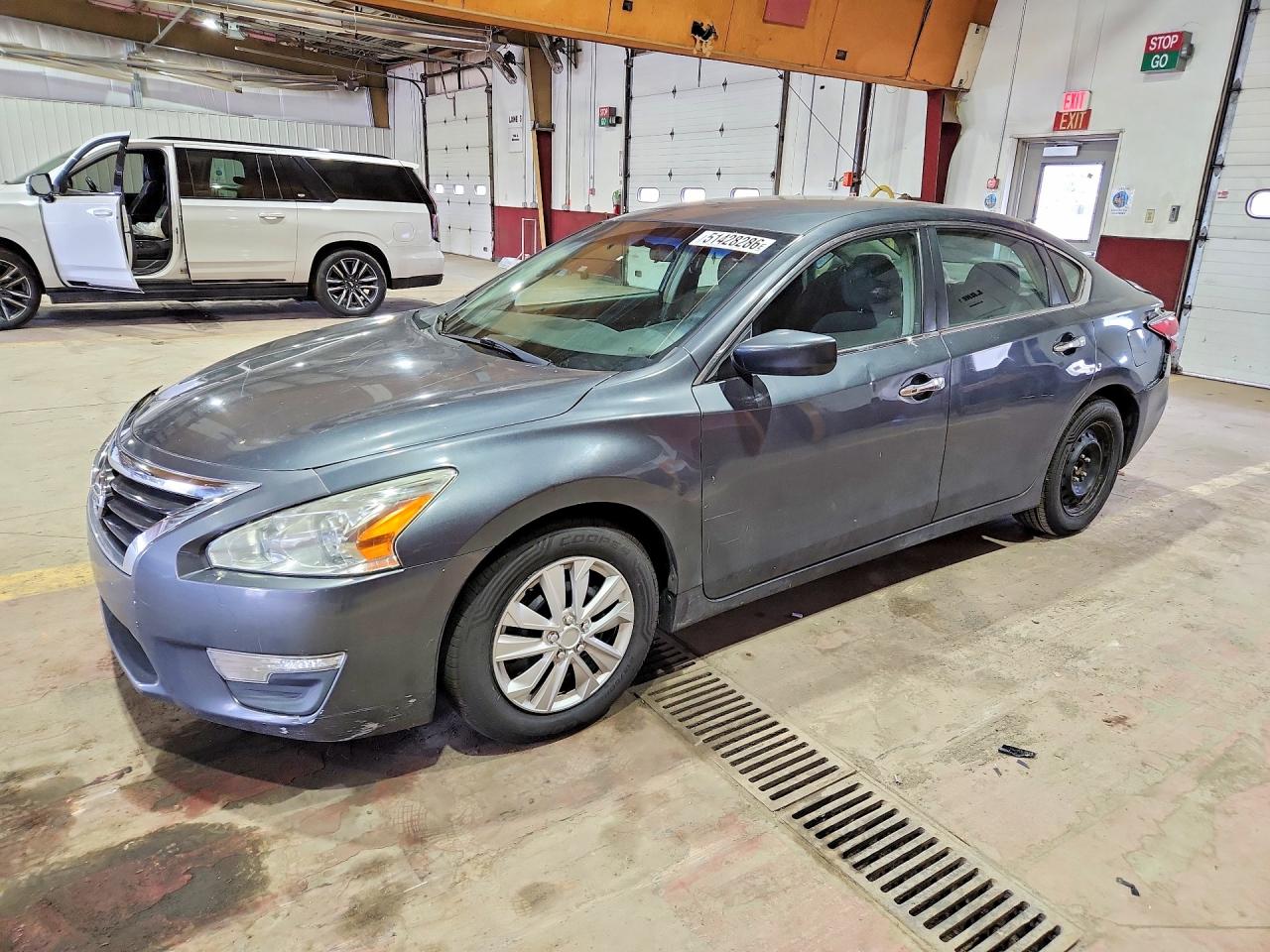 Salvage Nissan Altima Image