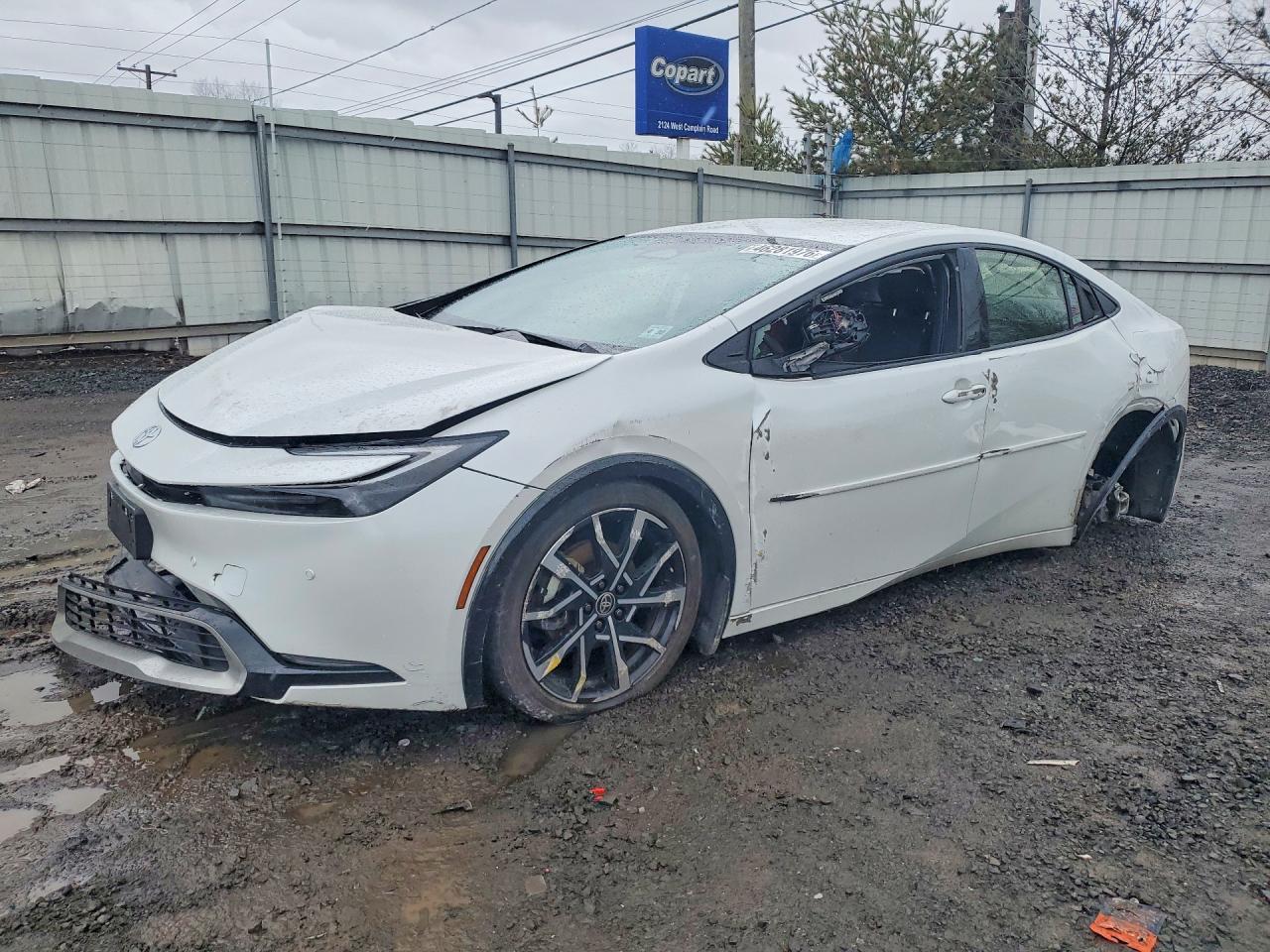 Salvage Toyota Prius Image