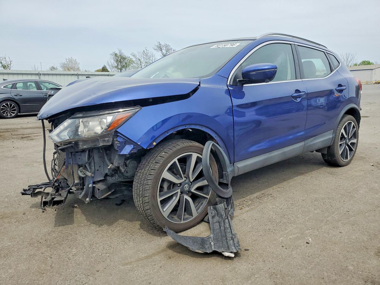 Salvage Nissan Rogue Image