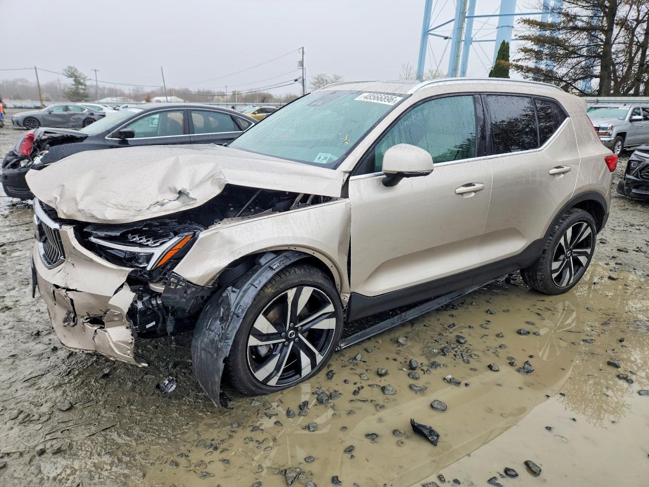 Salvage Volvo XC40 Image