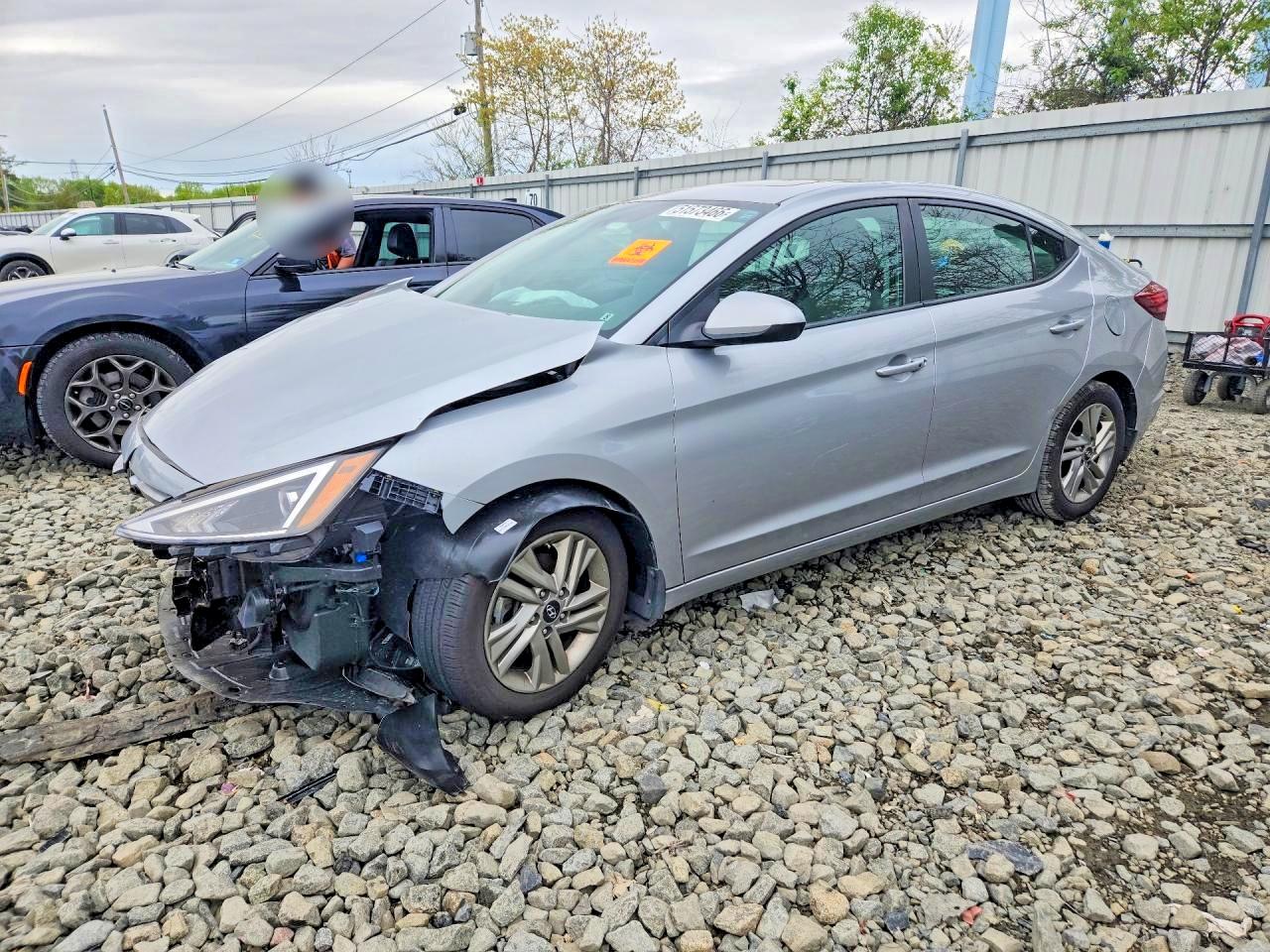 Salvage Hyundai ELANTRA Image