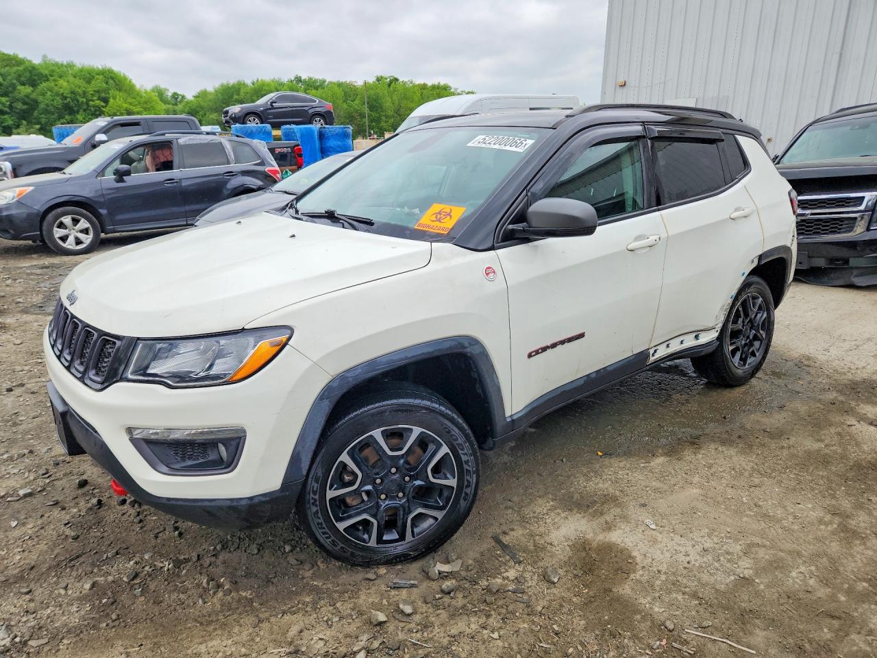 Salvage Jeep Compass Image
