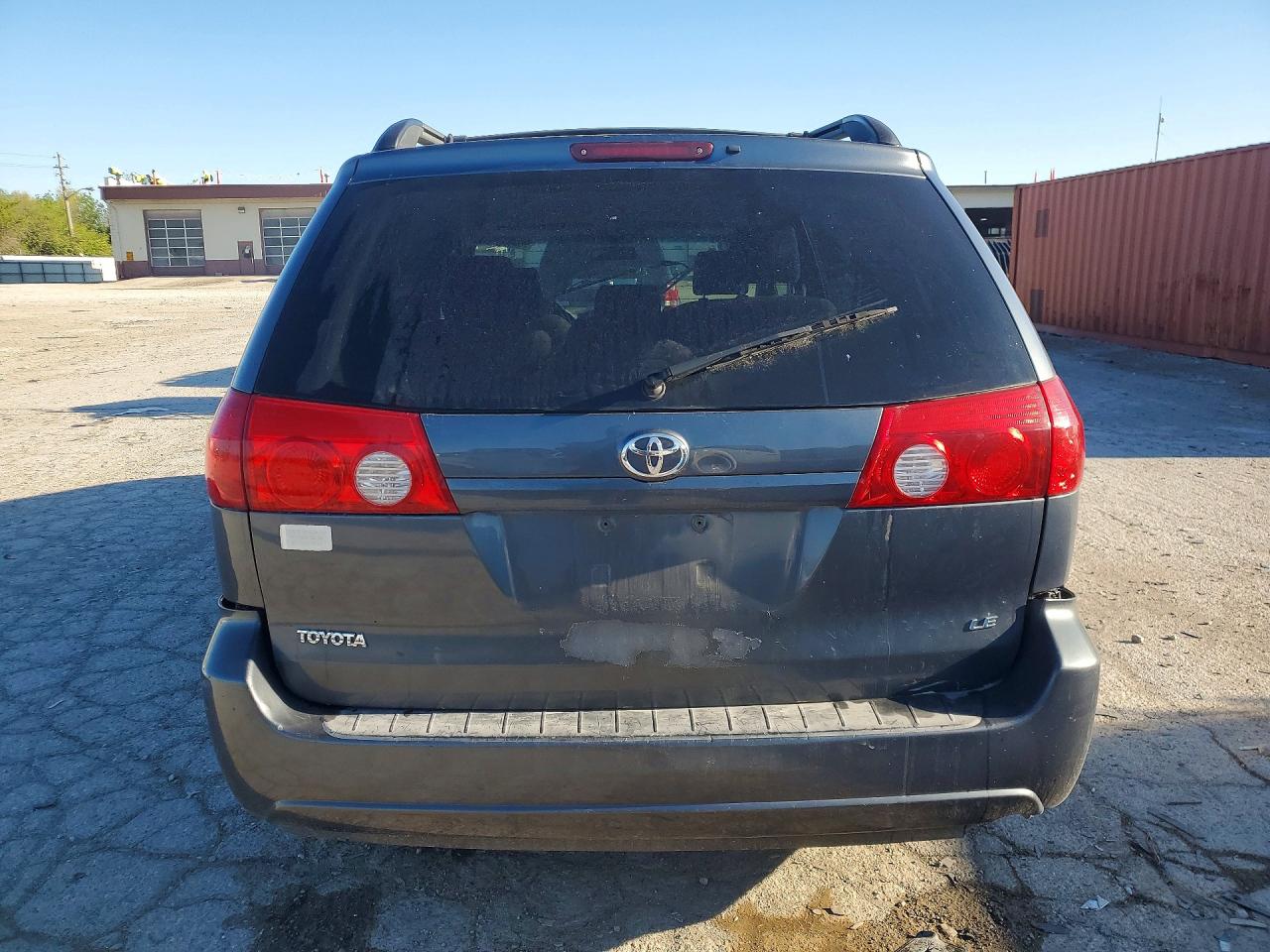 Toyota Sienna Le 8 Passenger