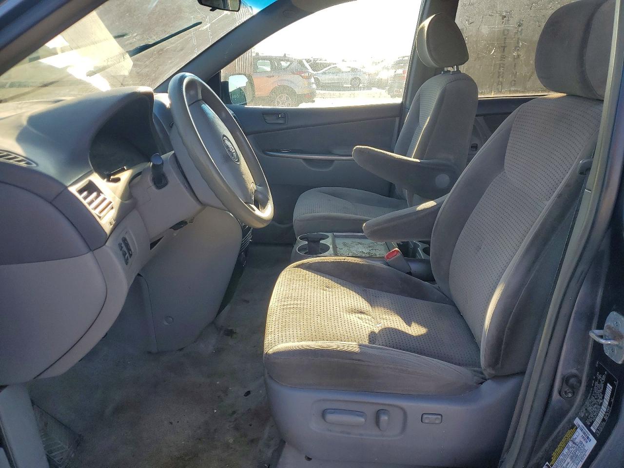 Toyota Sienna Le 8 Passenger