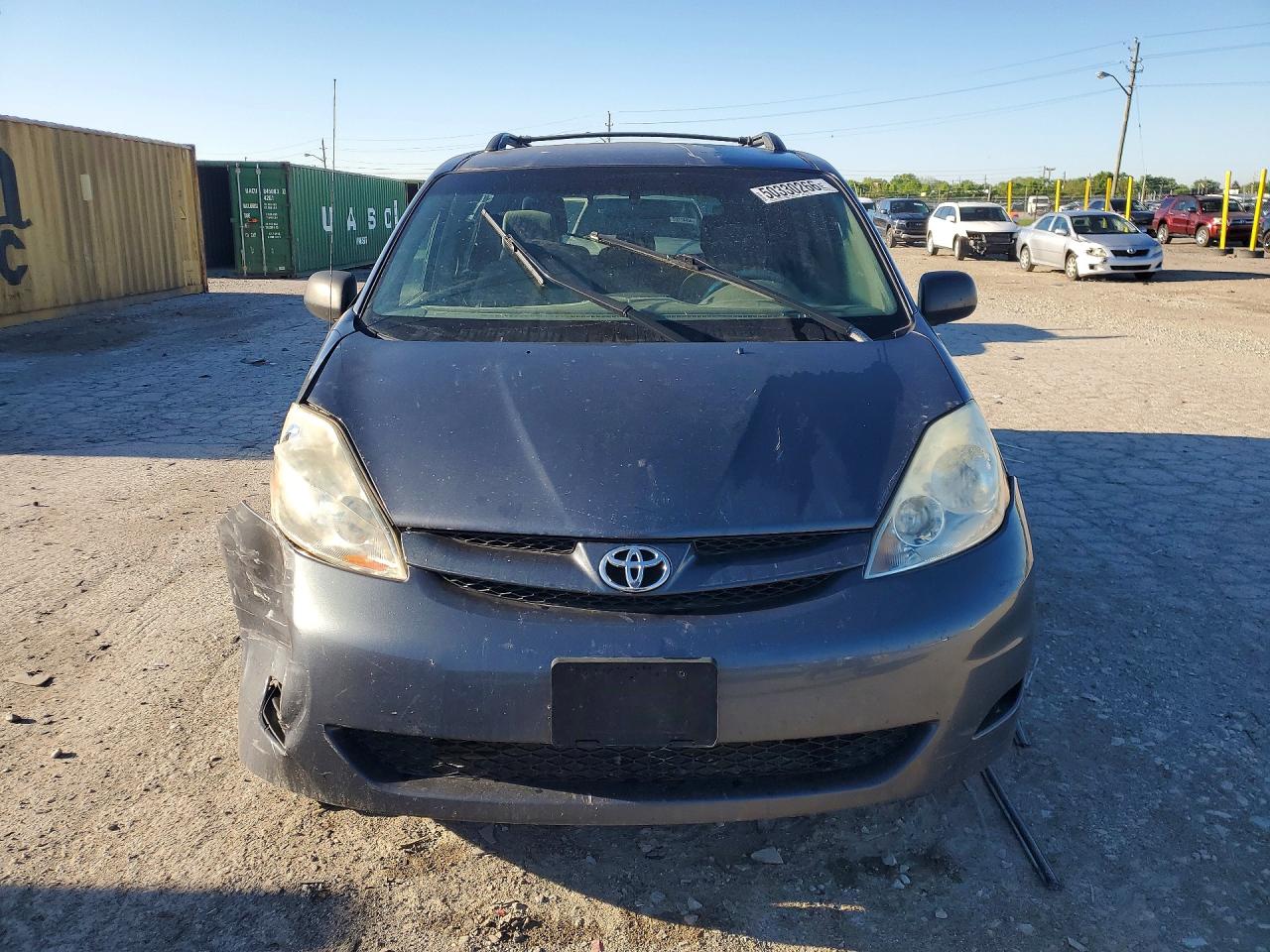Toyota Sienna Le 8 Passenger