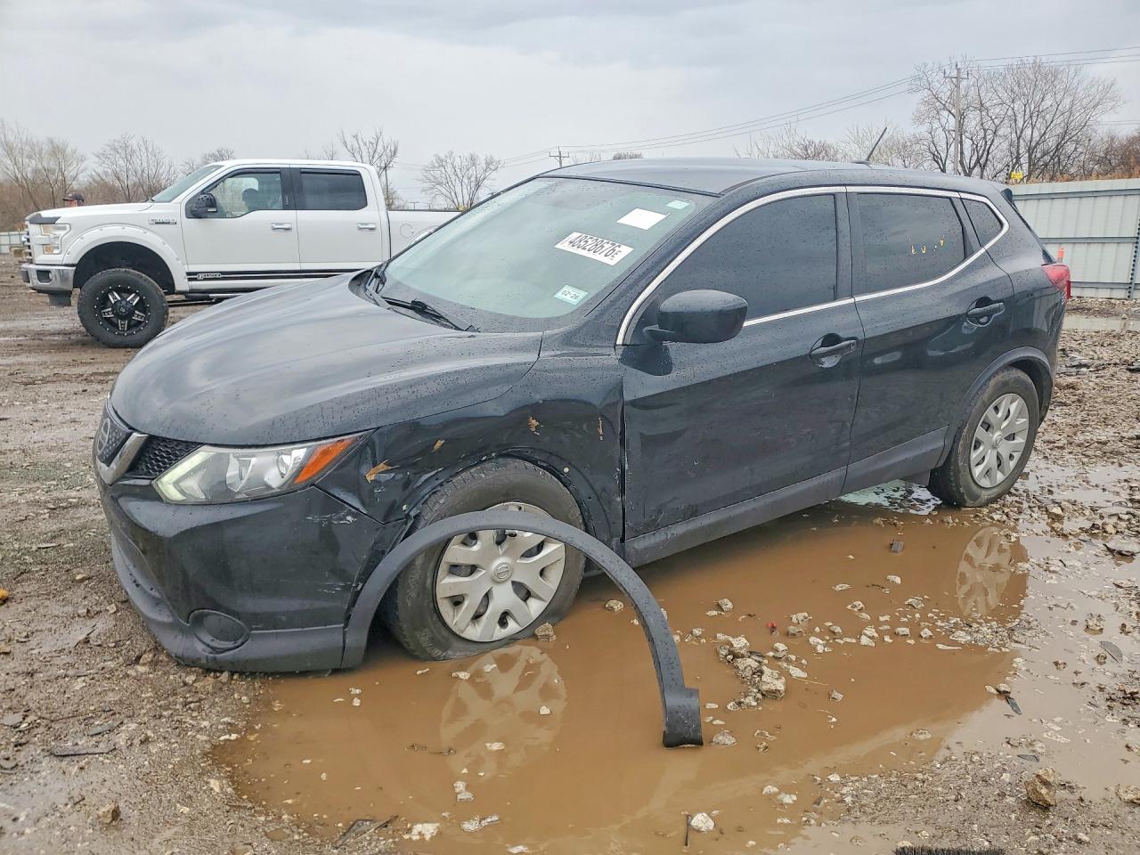 Salvage Nissan Rogue Image