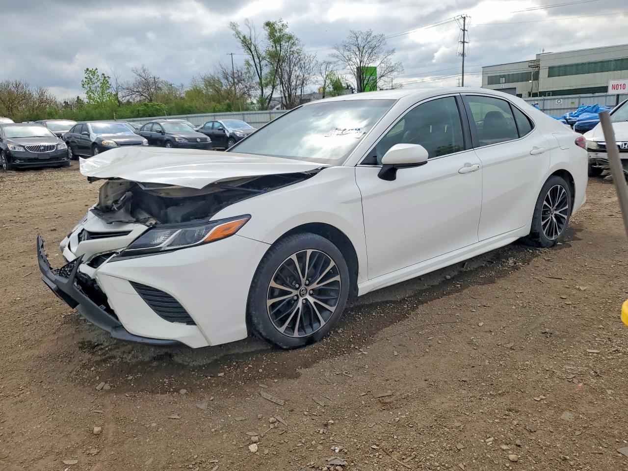 Salvage Toyota Camry Image