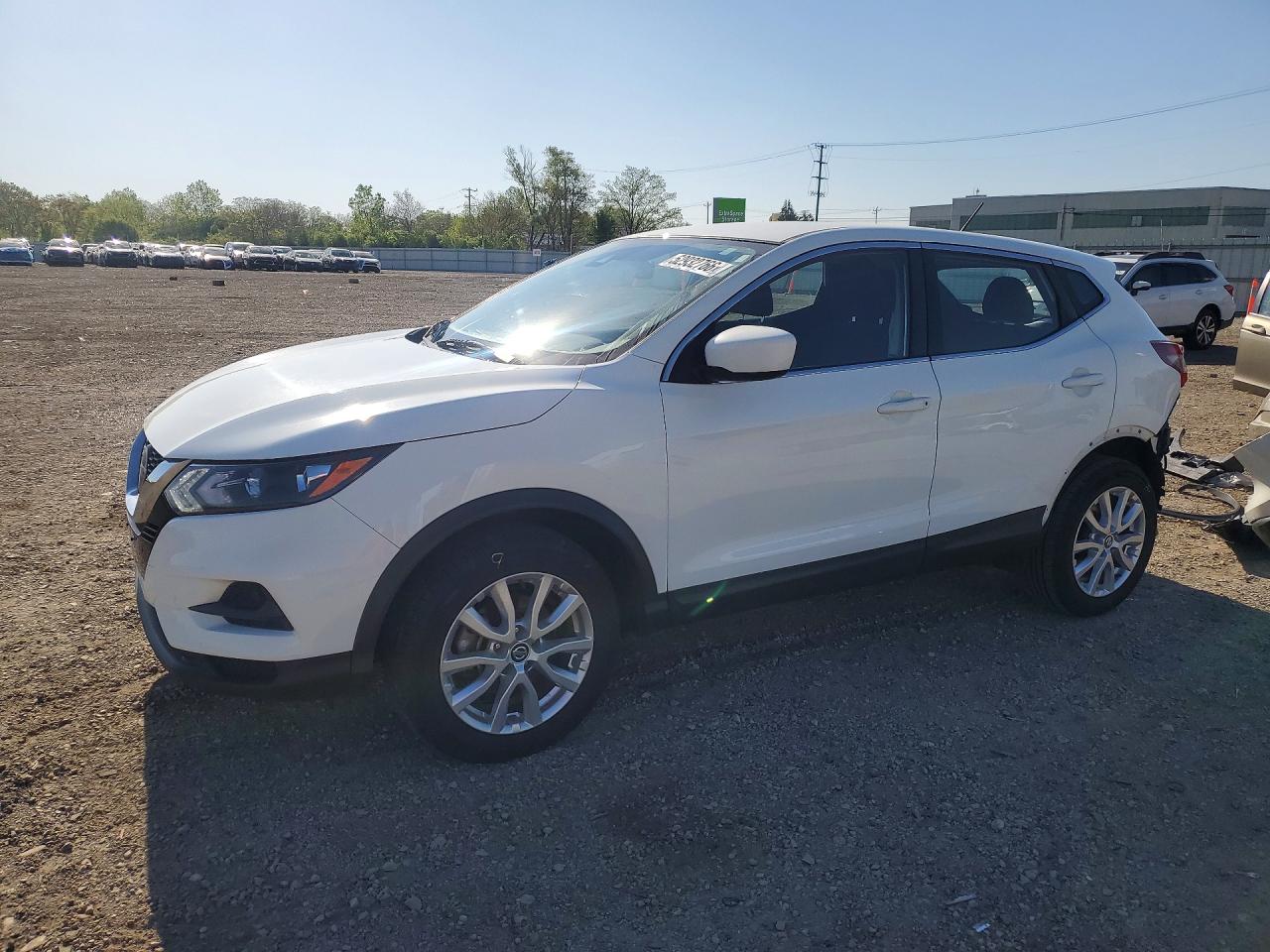 Salvage Nissan Rogue Image